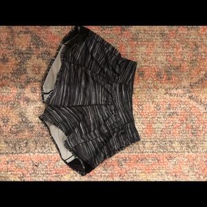 Black LuluLemon Hotty Hot Shorts Size 6 4 Inch